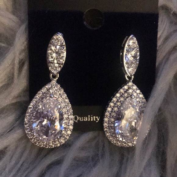 Beautiful earrings - Picture 2 of 3